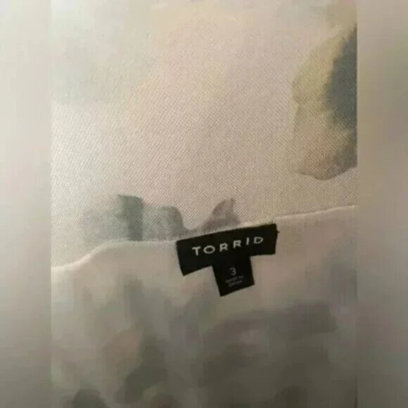 NWT TORRID Stretch Mesh Crew Neck Ruched Top - Picture 9 of 9